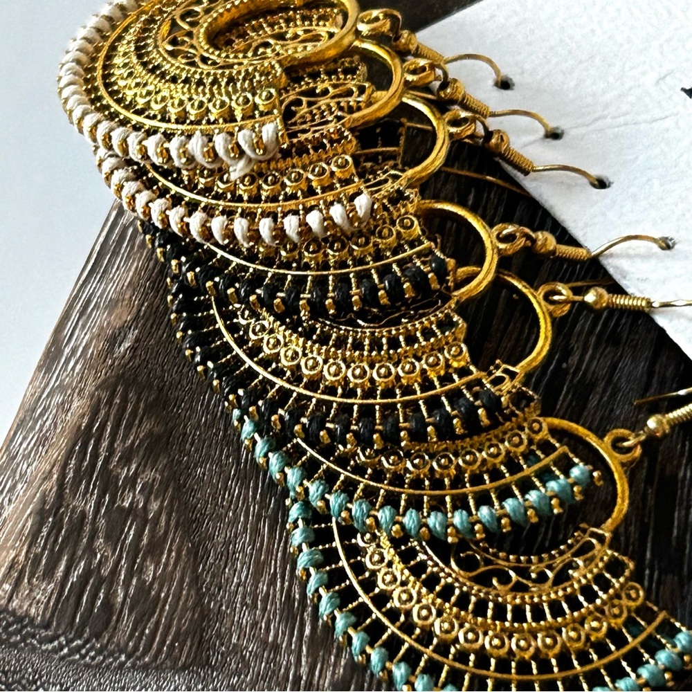 🏖️Beachy Bohemian Dangling Fan-Shaped Earrings. White, Turquoise or Black. - Picture 5 of 11